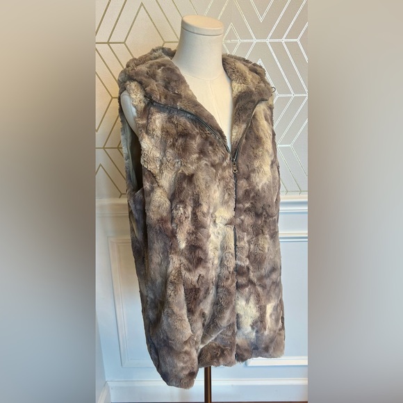 Erin London Women's Large Faux Fur Vest Front Zip Soft & Comfy! - Picture 5 of 10